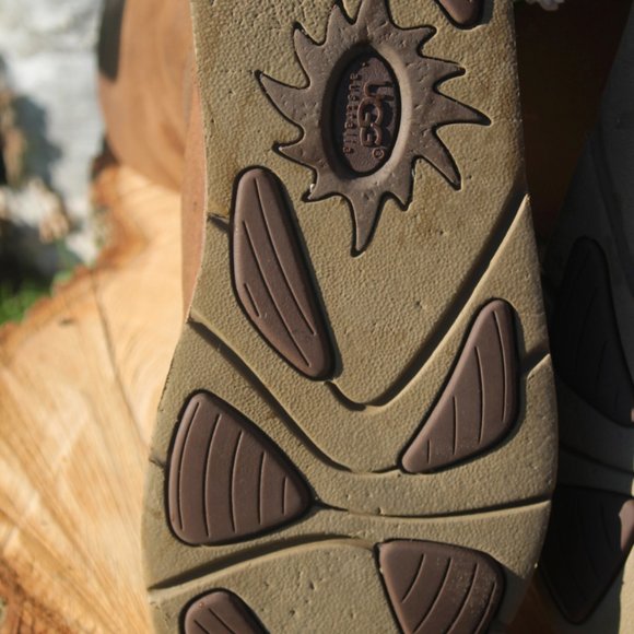 UGG (Sutter) Brown Size 8 Boot Weather Resistant - Picture 12 of 14